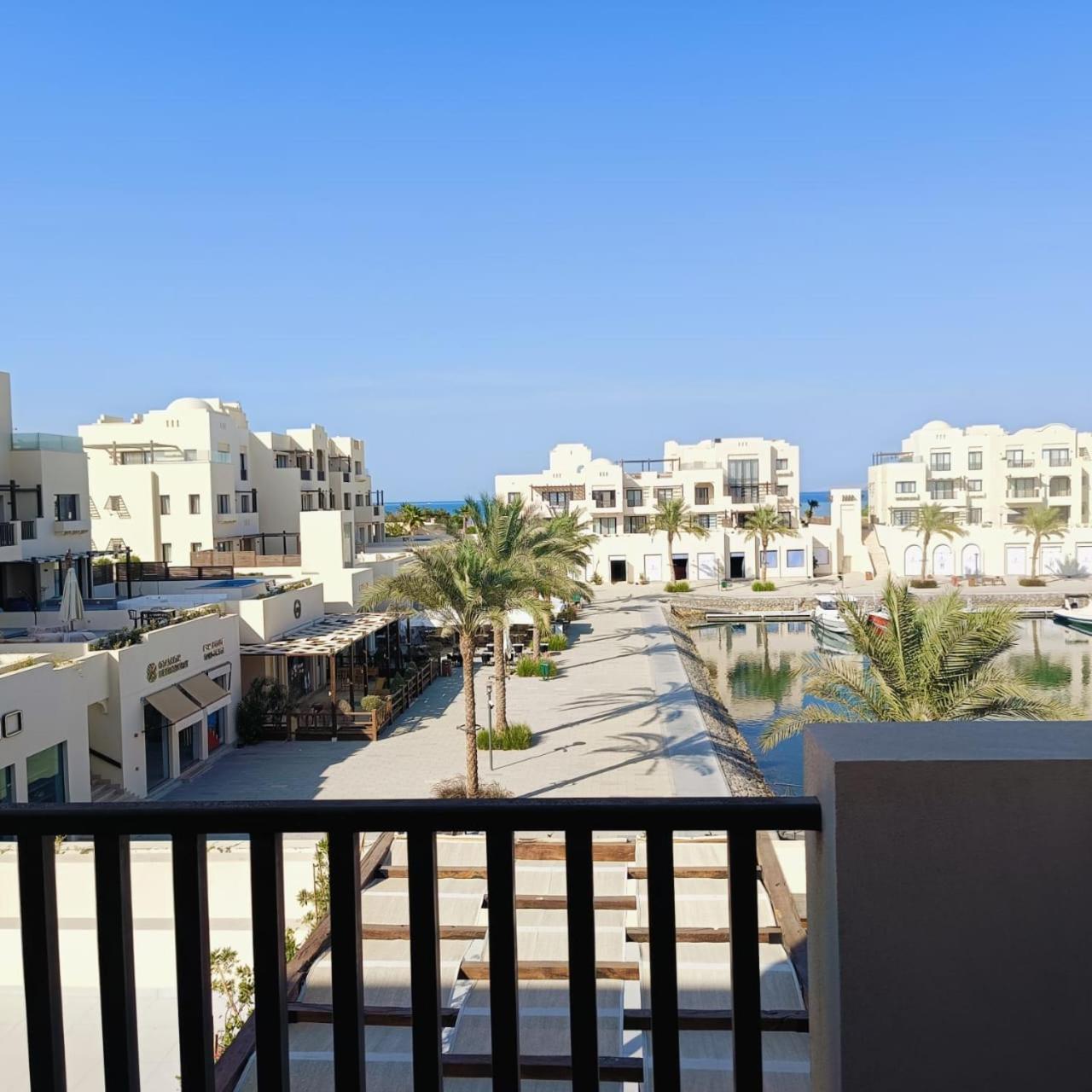 Nayah Stays, Luxurious Bedroom In Fanadir Marina Apartment Hurghada