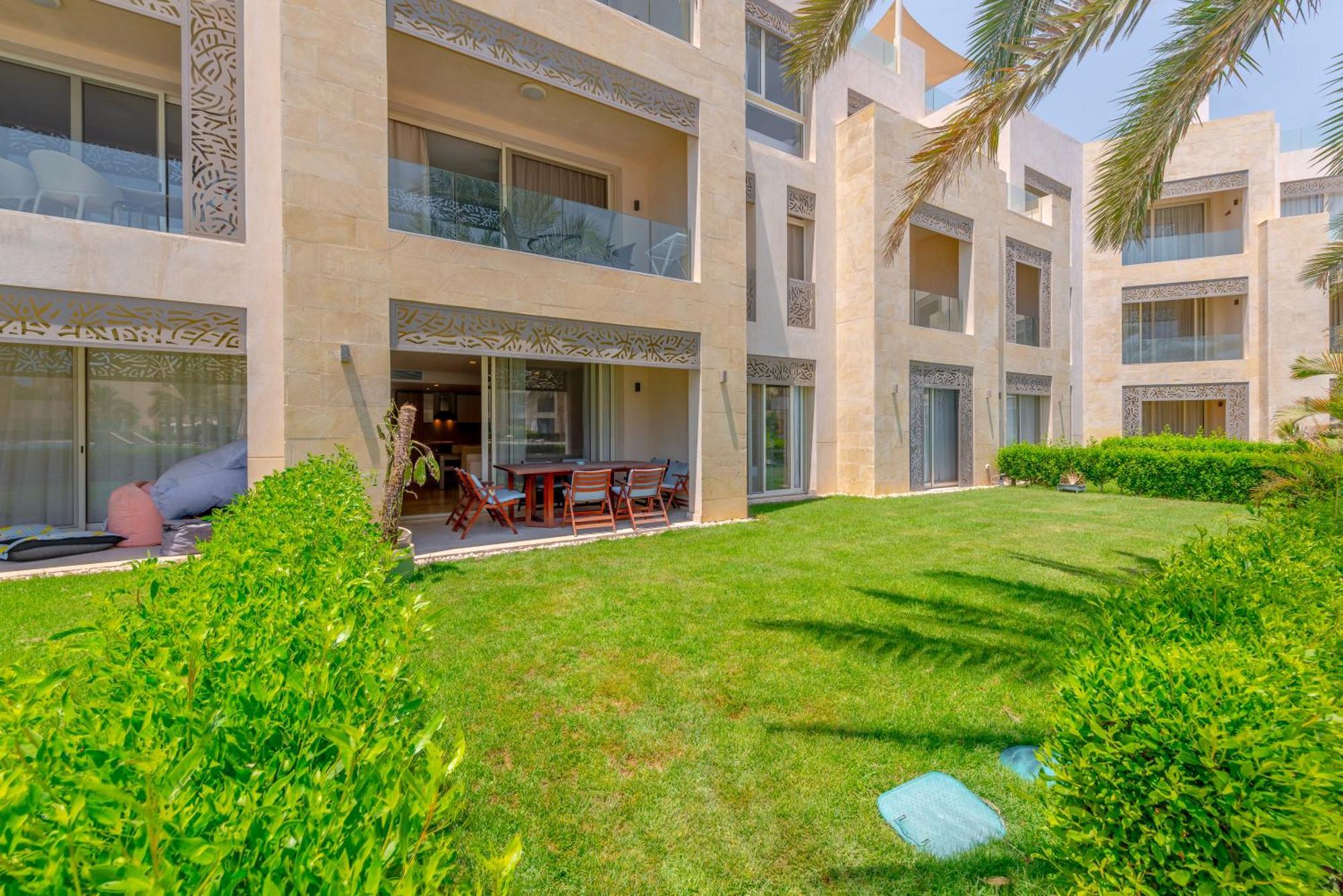 Elegant With Pool And Access Apartment