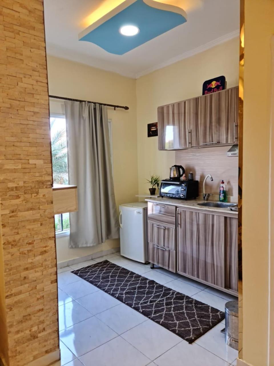 Apartment Village *