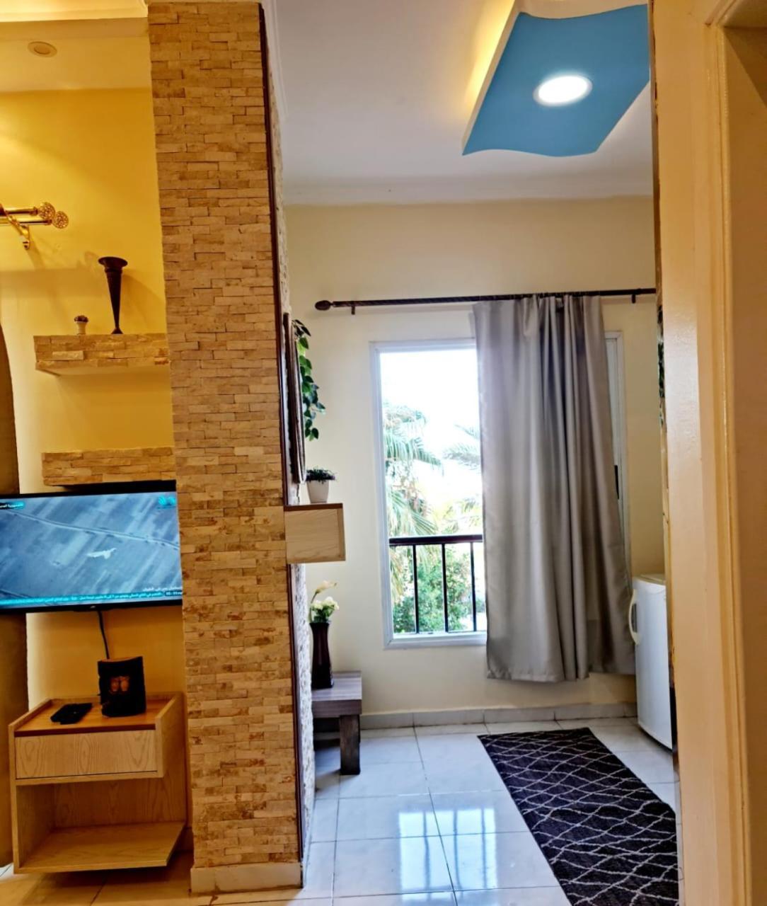 Apartment Village *