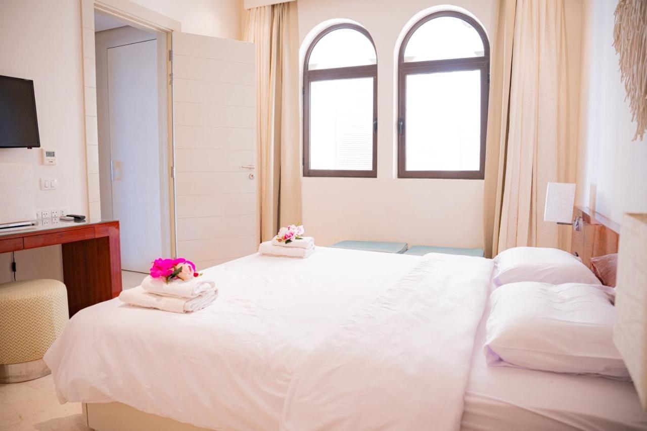 Nayah Stays, Ancient Sands Luxurious Pool Terrace *