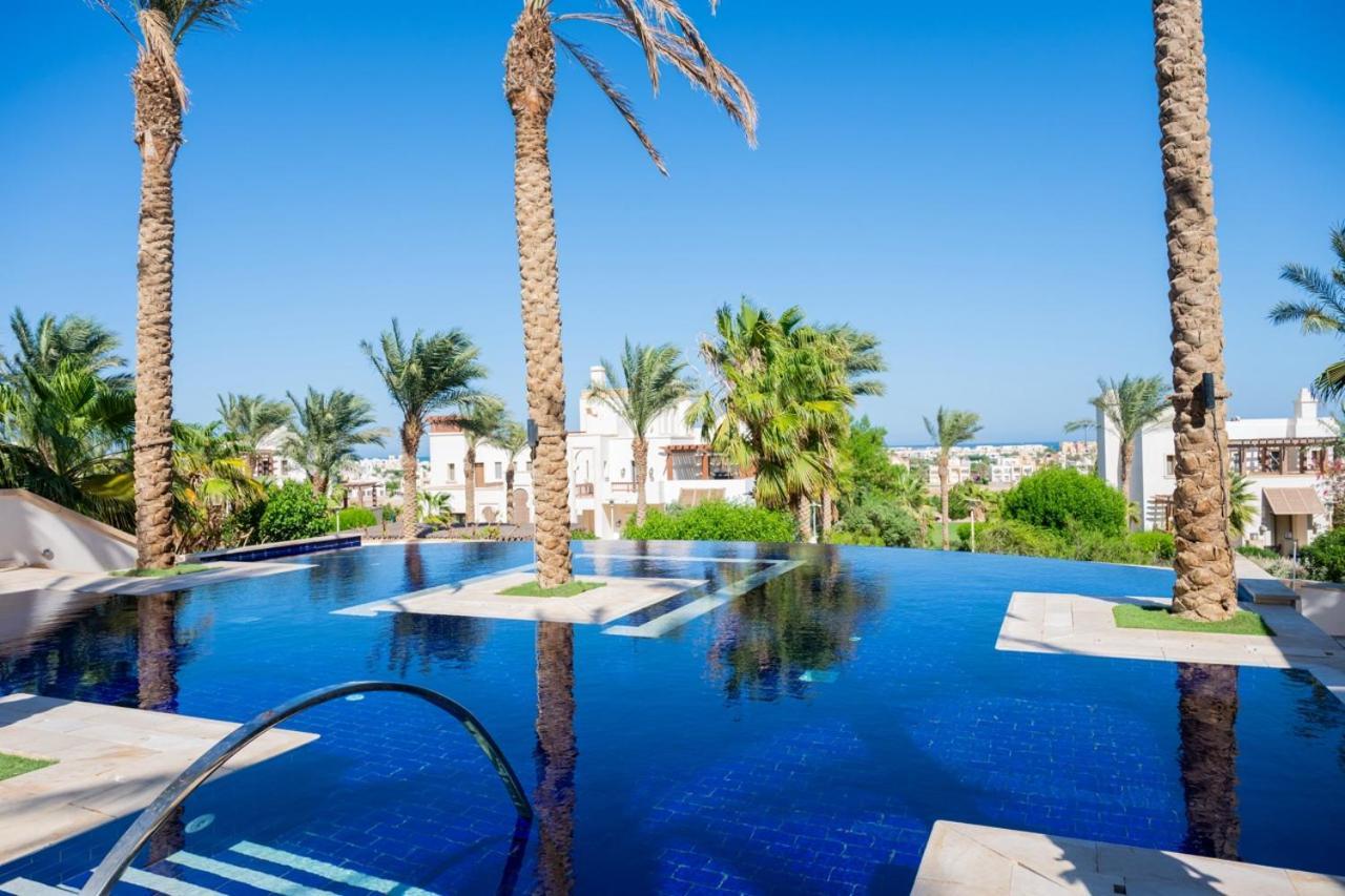 Couette-café Nayah Stays, Ancient Sands Luxurious Pool Terrace *
