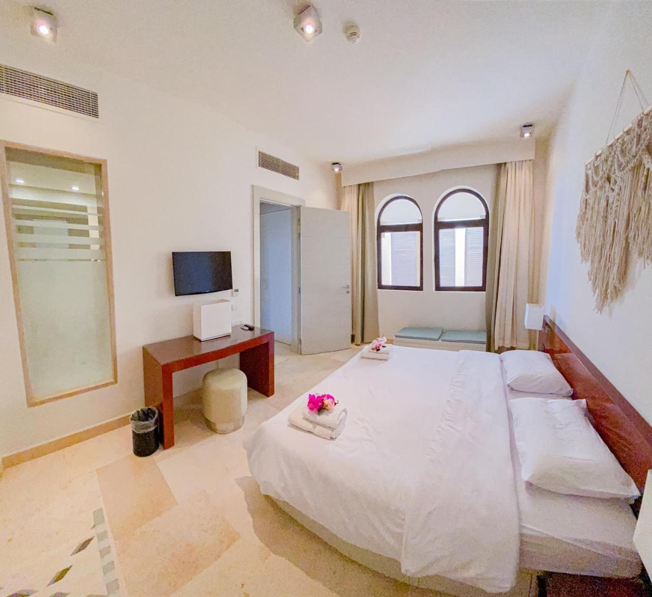 Nayah Stays, Ancient Sands Luxurious Pool Terrace Hurghada