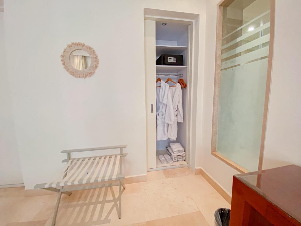 Couette-café Nayah Stays, Ancient Sands Luxurious Pool Terrace *