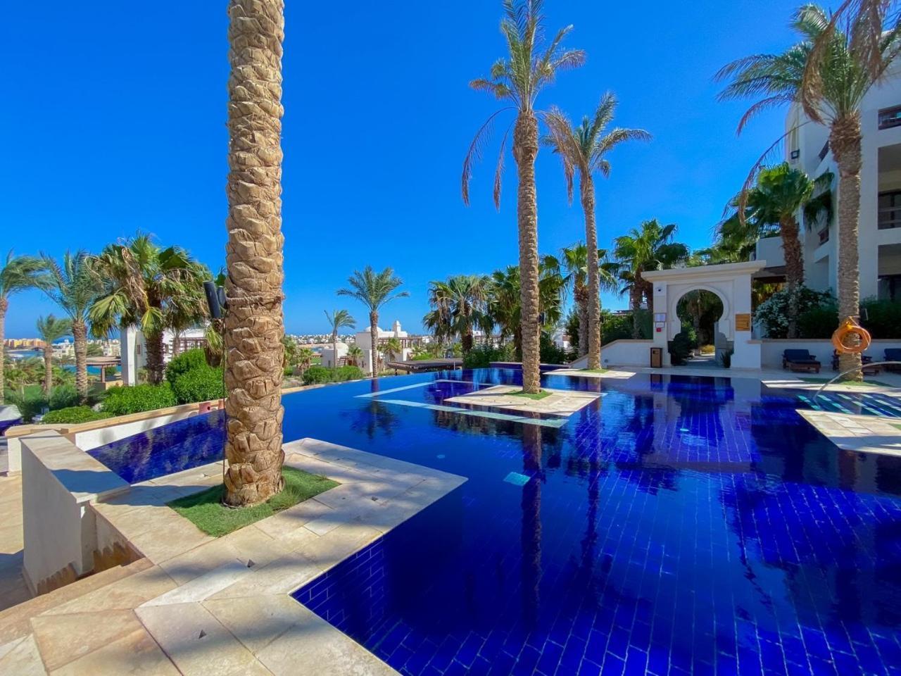 Couette-café Nayah Stays, Ancient Sands Luxurious Pool Terrace *
