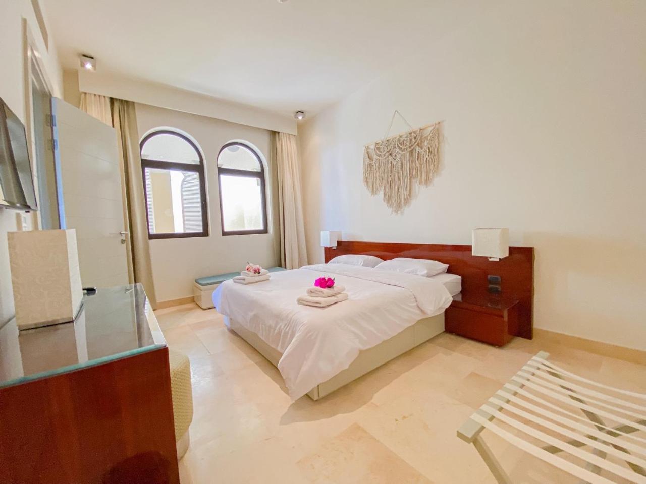 Nayah Stays, Ancient Sands Luxurious Pool Terrace *