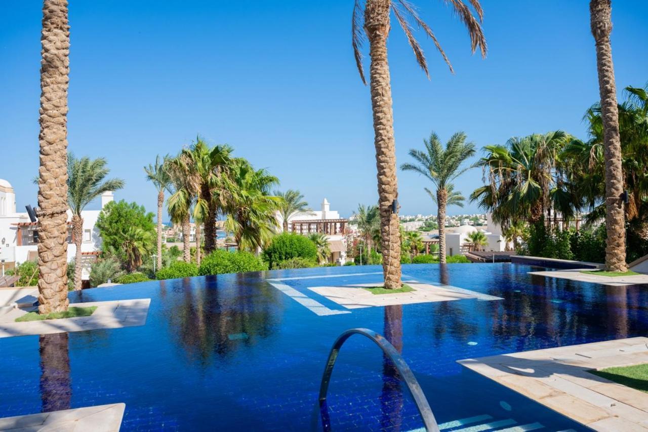 Couette-café Nayah Stays, Ancient Sands Luxurious Pool Terrace *