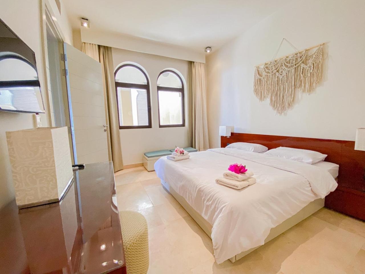 Nayah Stays, Ancient Sands Luxurious Pool Terrace Couette-café Hurghada
