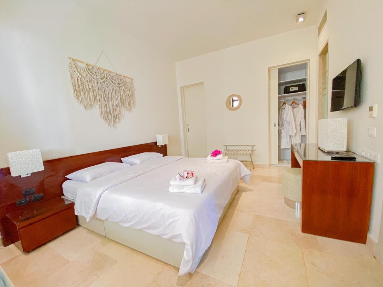 Nayah Stays, Ancient Sands Luxurious Pool Terrace Hurghada