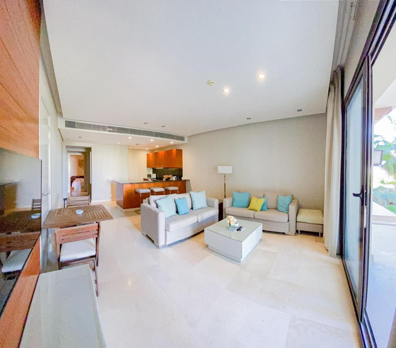 Couette-café Nayah Stays, Ancient Sands Luxurious Pool Terrace