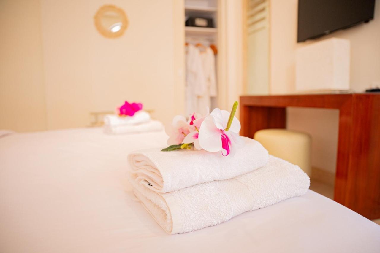 Couette-café Nayah Stays, Ancient Sands Luxurious Pool Terrace