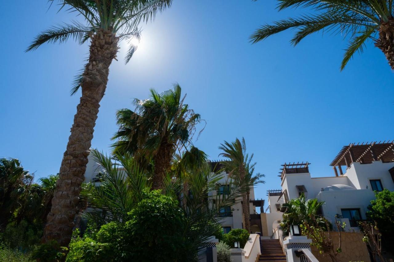 Couette-café Nayah Stays, Ancient Sands Luxurious Pool Terrace