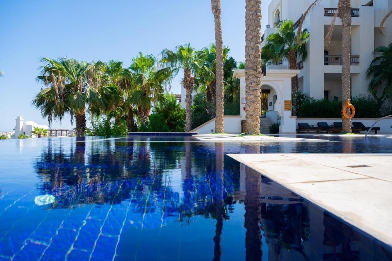 Couette-café Nayah Stays, Ancient Sands Luxurious Pool Terrace *