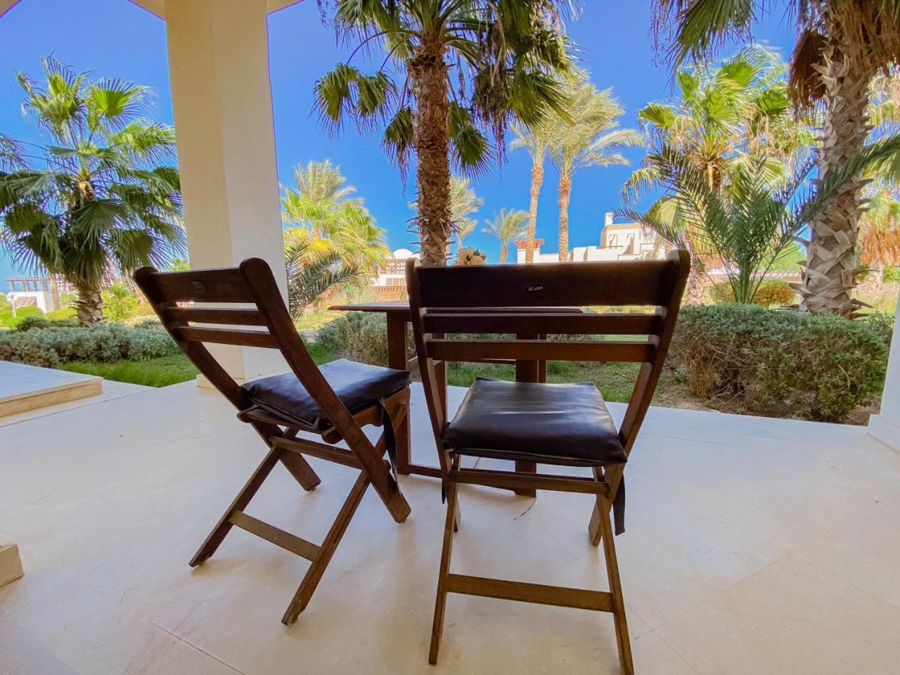 Couette-café Nayah Stays, Ancient Sands Luxurious Pool Terrace *