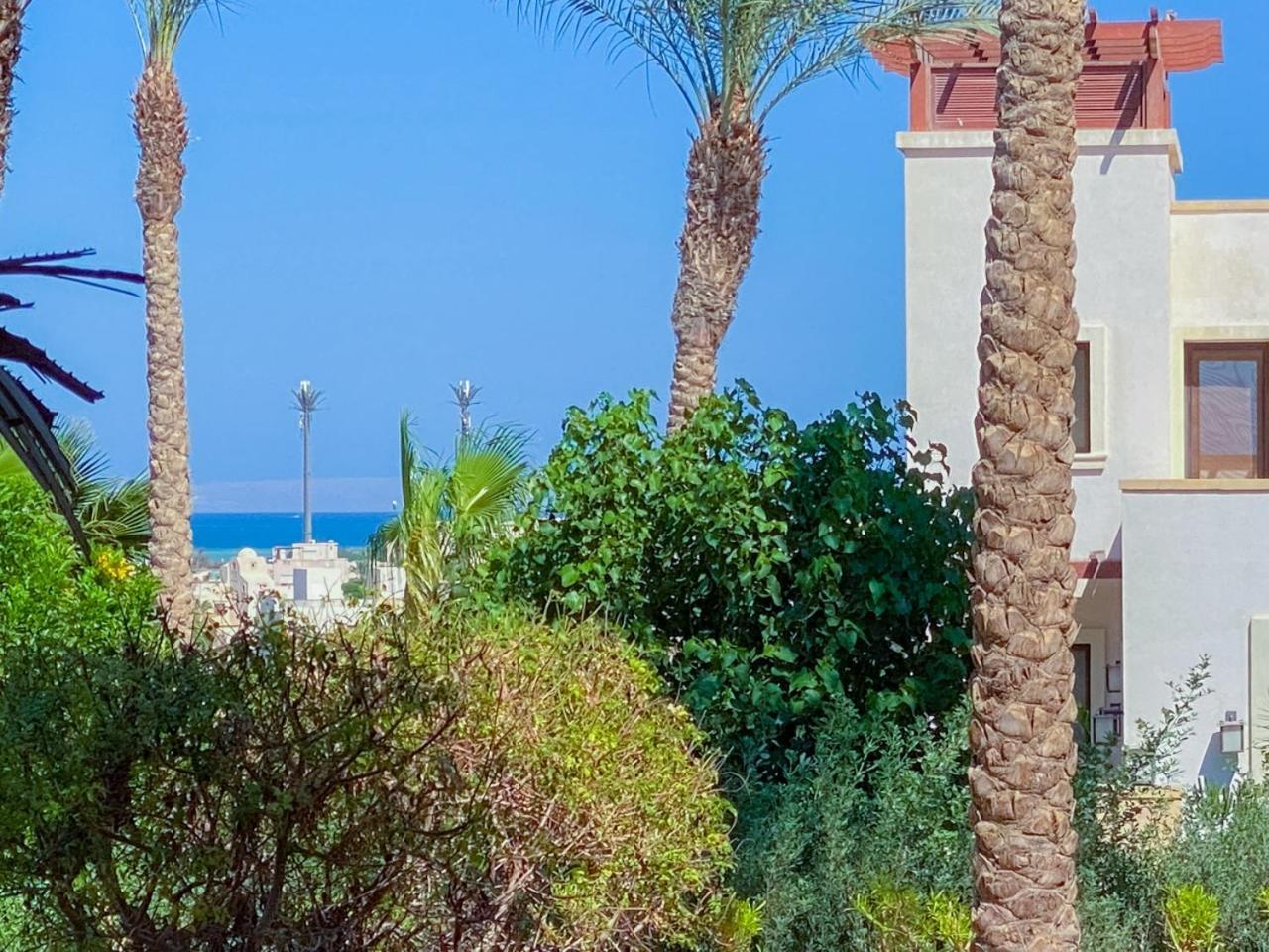 Couette-café Nayah Stays, Ancient Sands Luxurious Pool Terrace