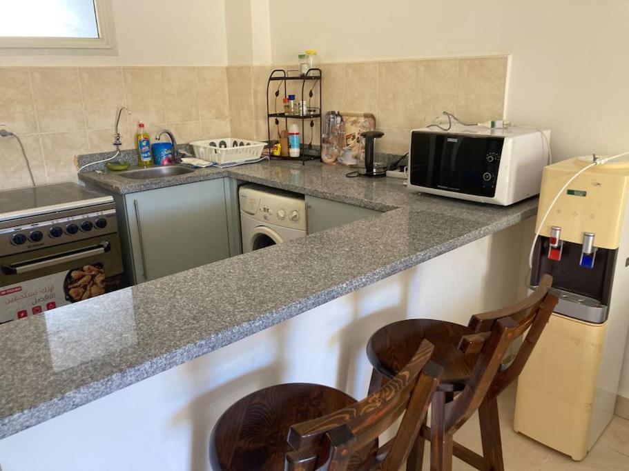 Lovely Flat With Balcony And Shared Pool Apartment *