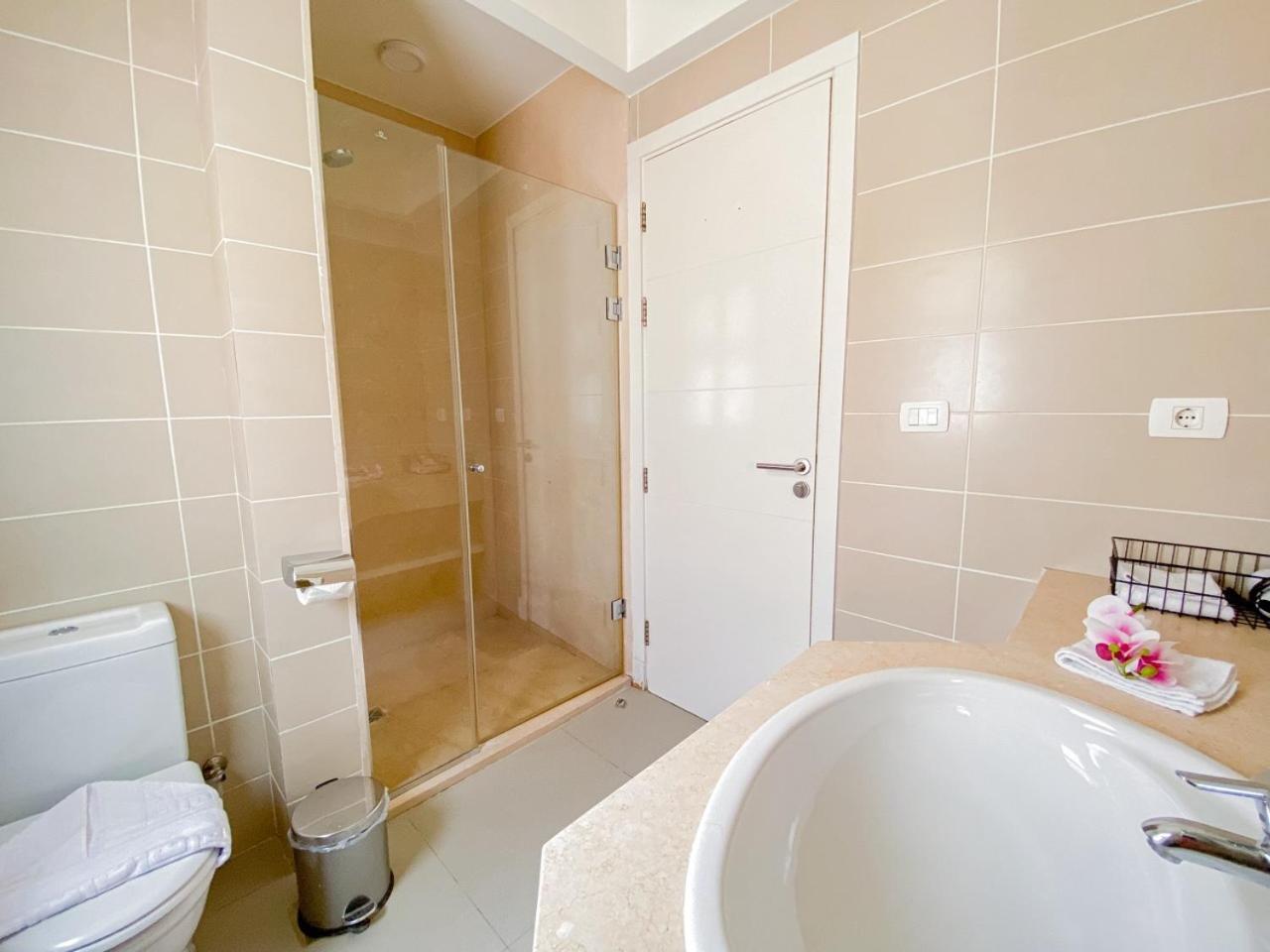 Nayah Stays, Joubal Lagoons Flowery Apartamento