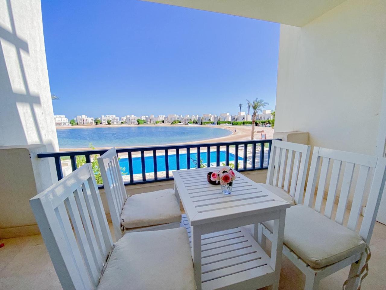 Nayah Stays, Joubal Lagoons Flowery *