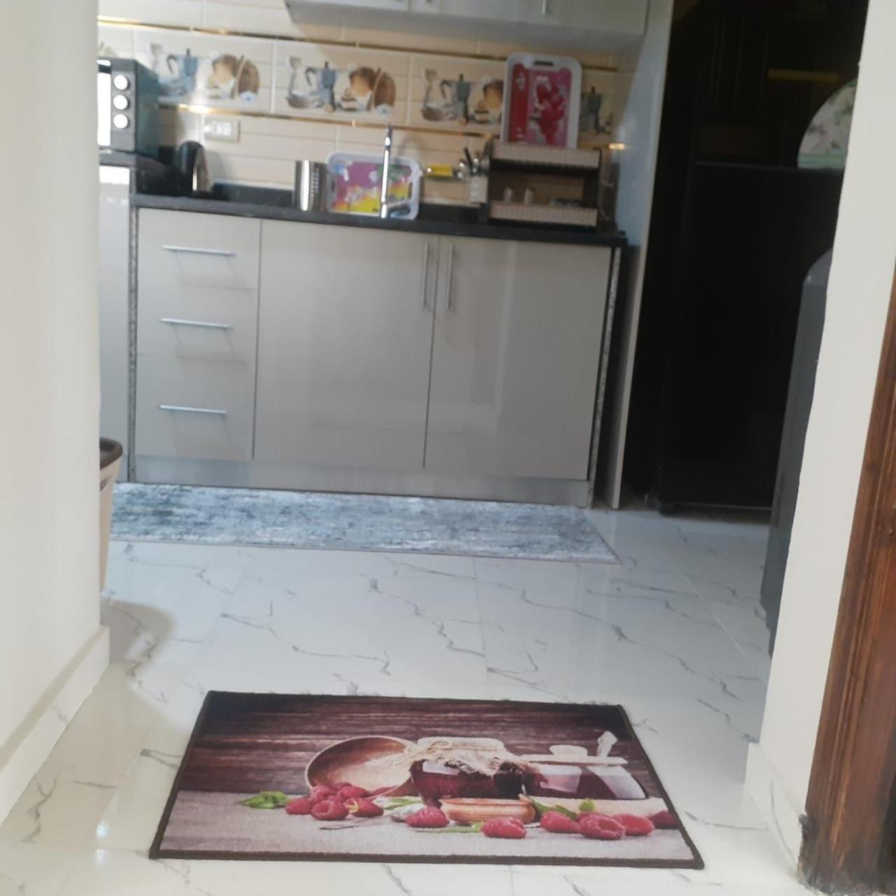 Apartment Hossam - مبارك8 *