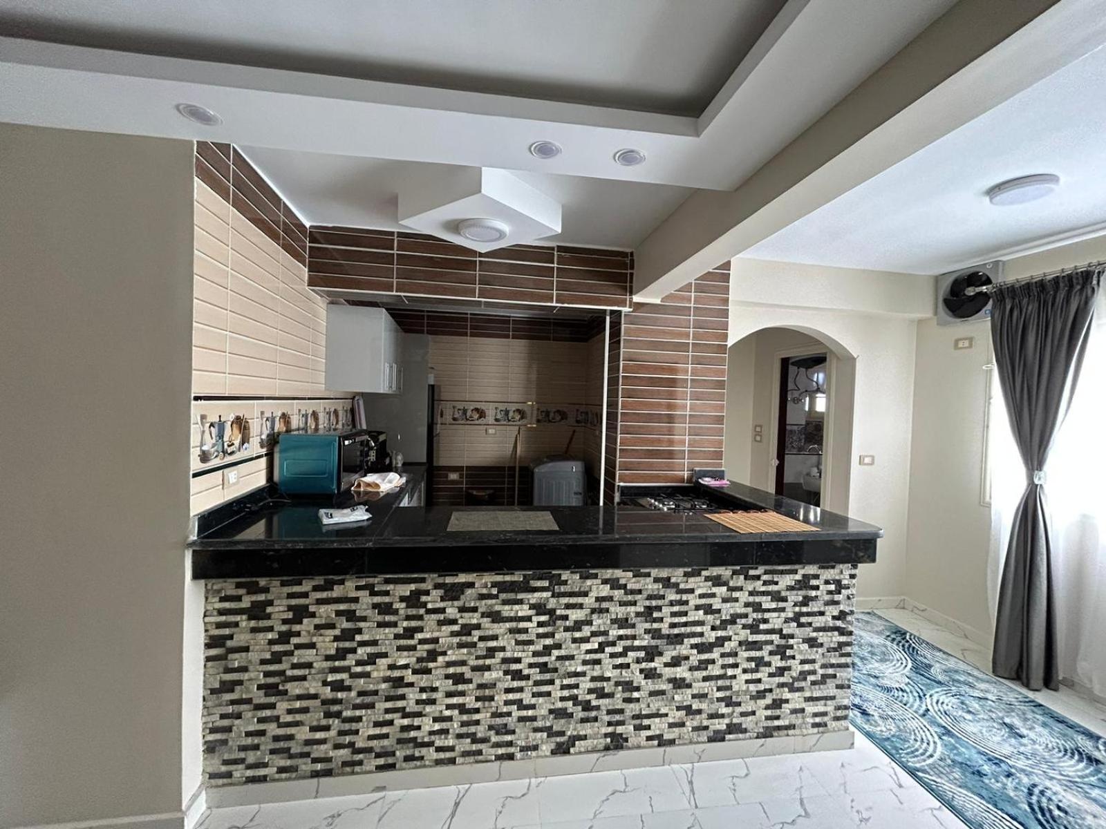 Apartment Hossam - مبارك8 *