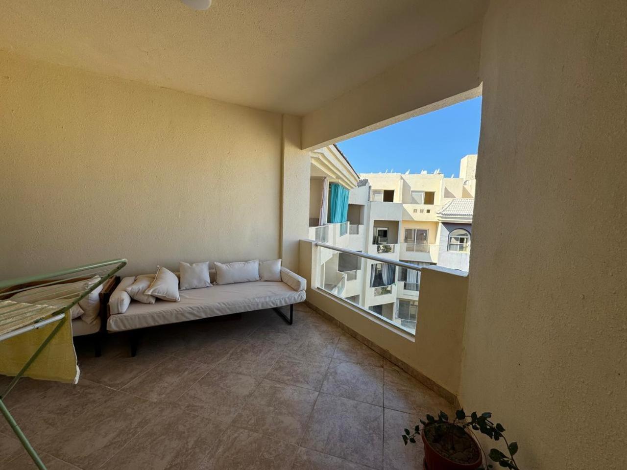 A One-bedroom With A Compact Terrace Hurghada