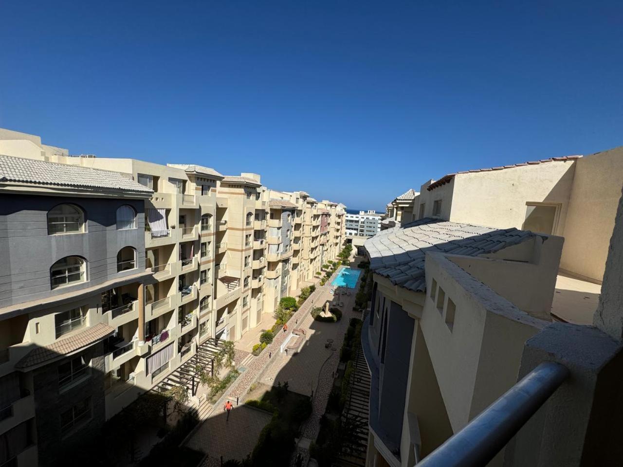 A One-bedroom With A Compact Terrace * Hurghada
