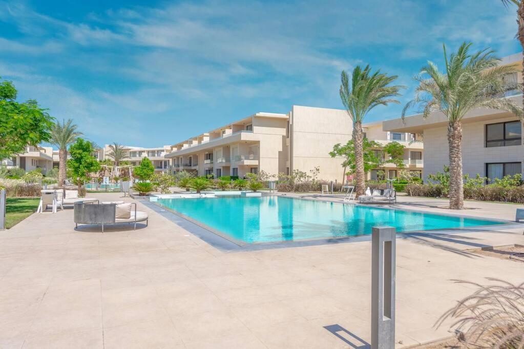 Chic 2 Bedroom Poolside At G-crib El Gouna