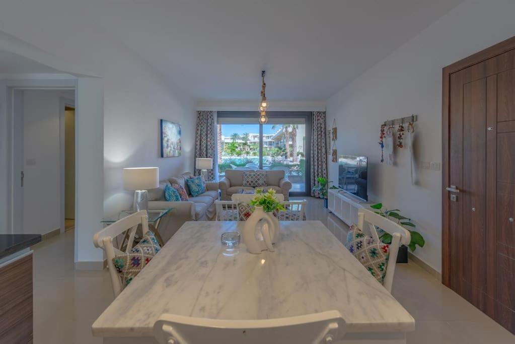 Chic 2 Bedroom Poolside At G-crib El Gouna *