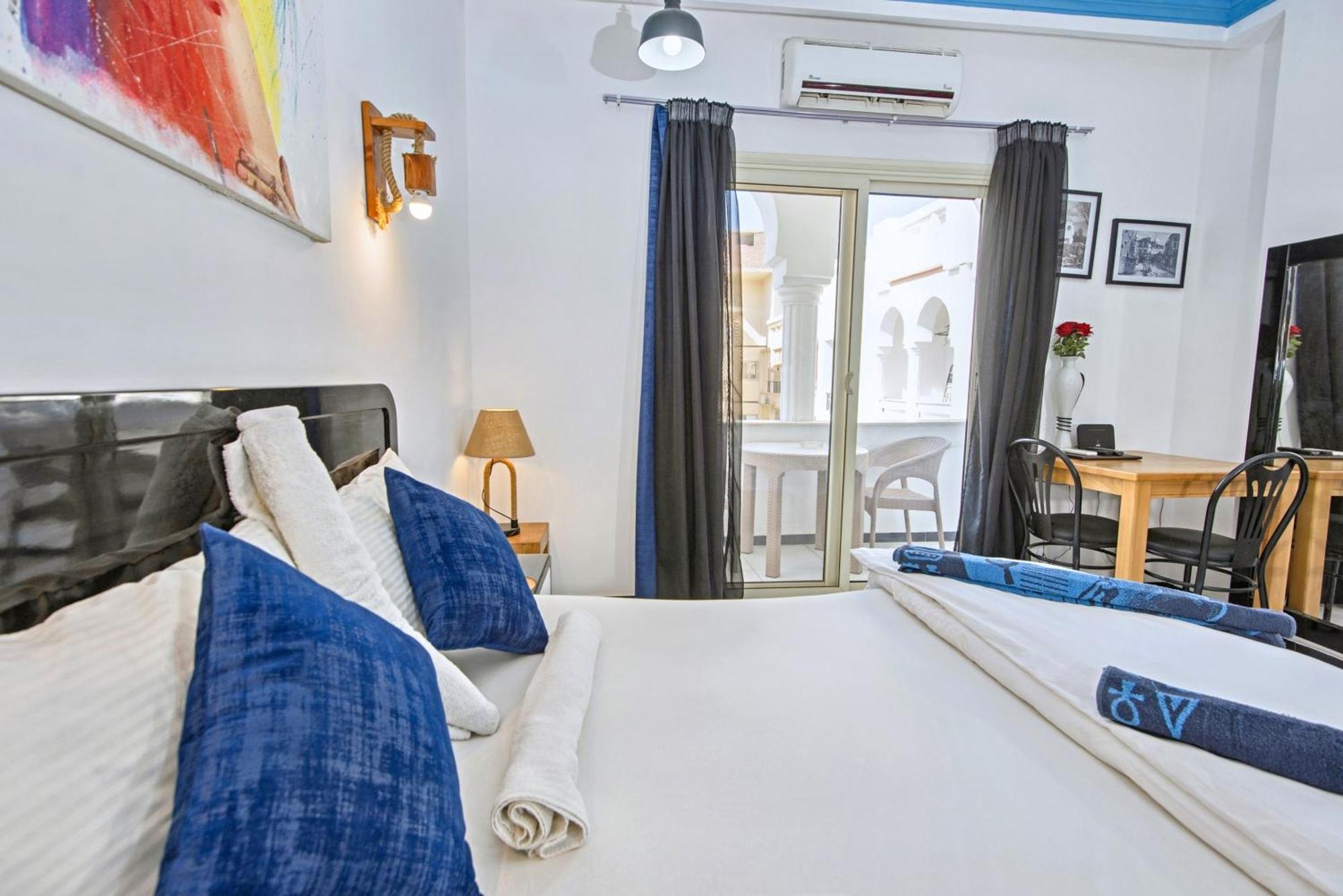 Rare New Marina Hotspot With Fast Free Wifi, Balcony & Pool