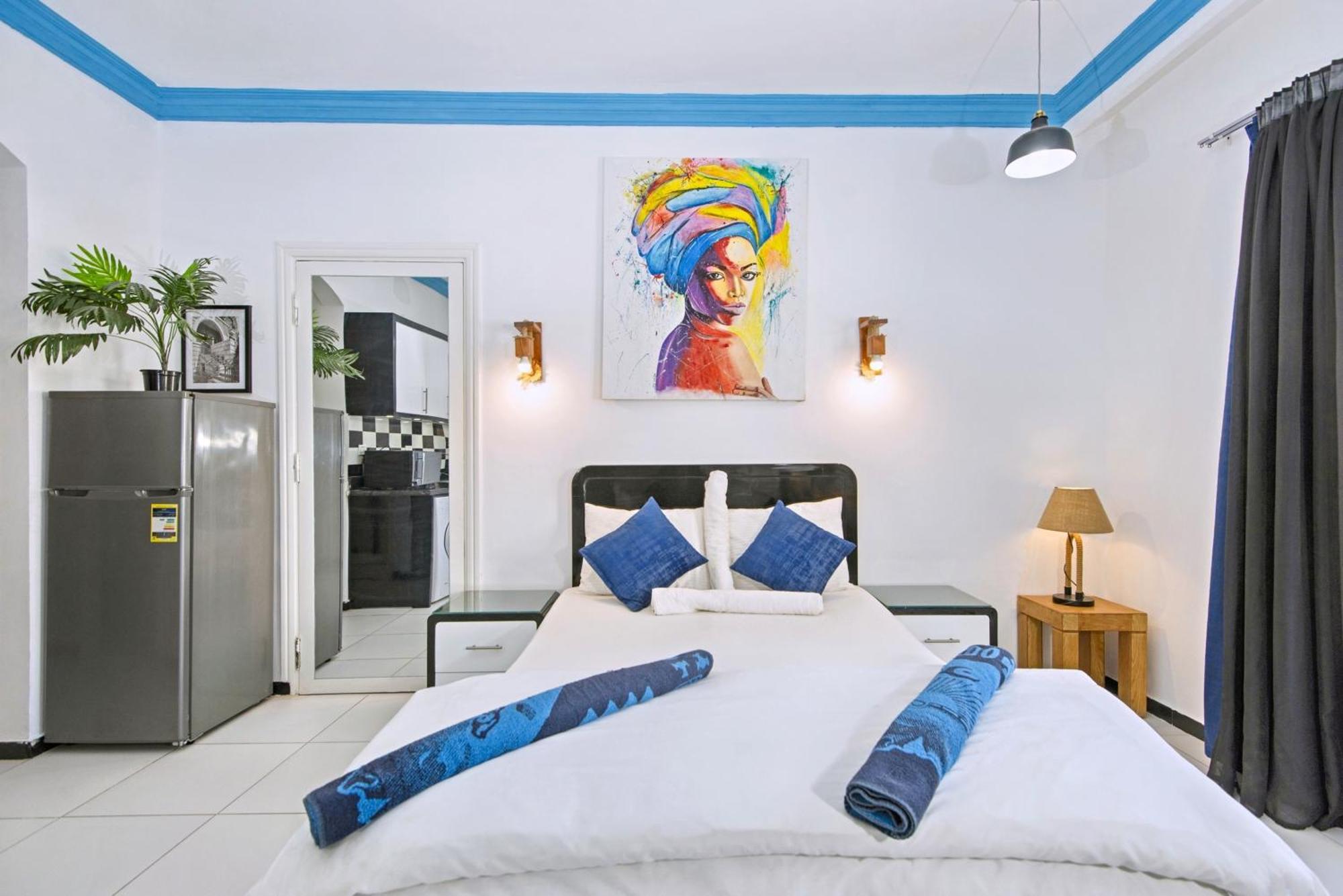 Rare New Marina Hotspot With Fast Free Wifi, Balcony & Pool *