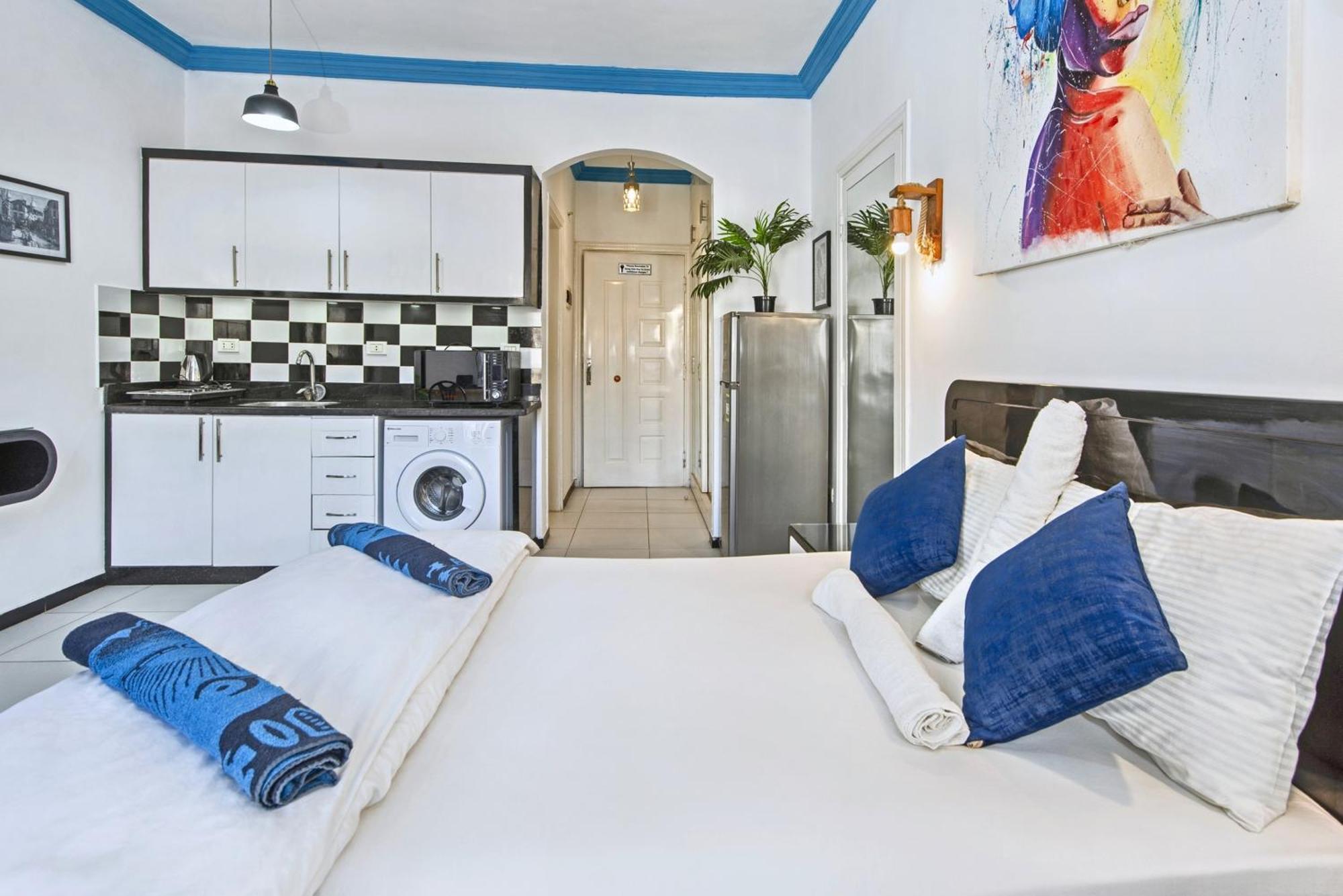 Rare New Marina Hotspot With Fast Free Wifi, Balcony & Pool *