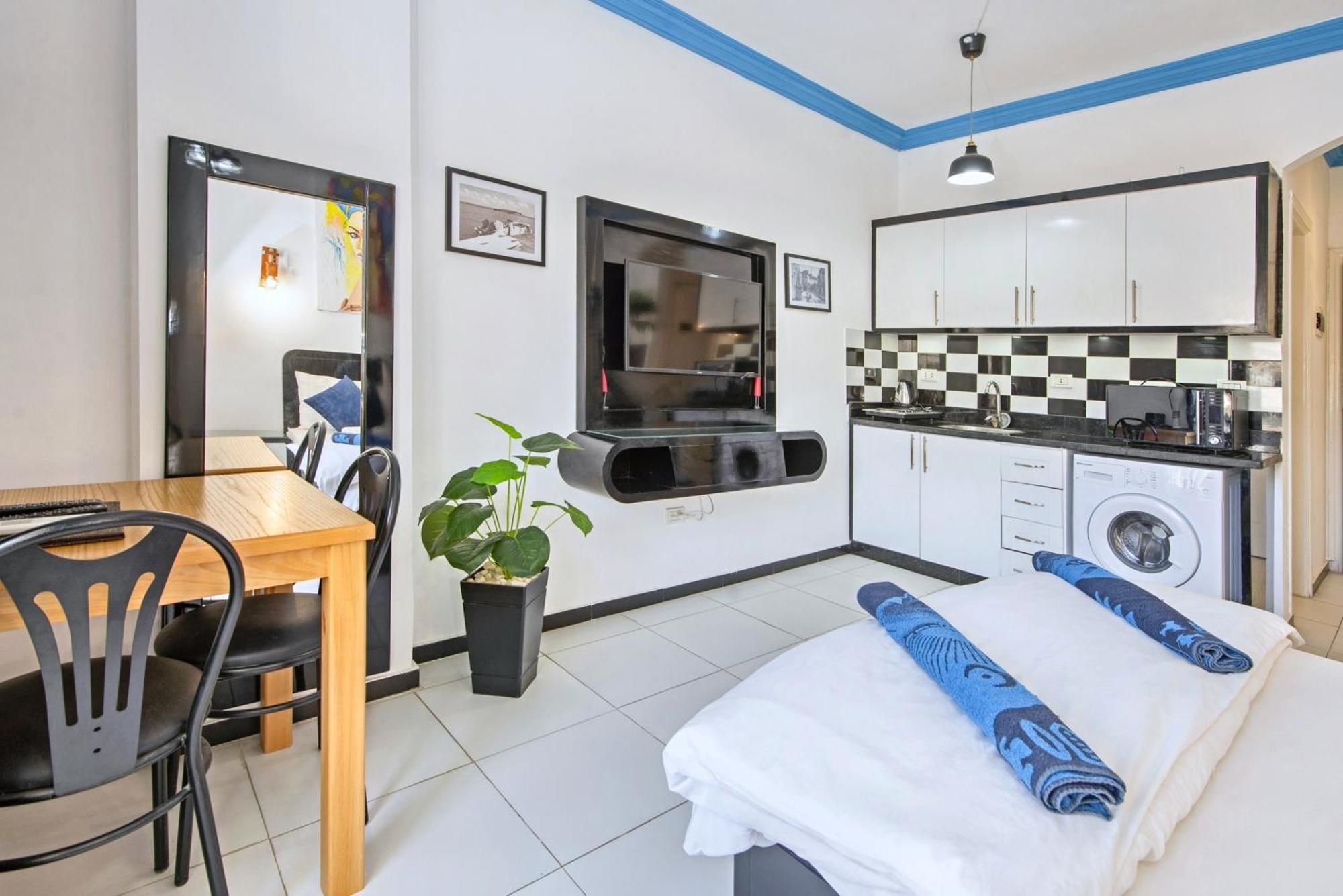 Rare New Marina Hotspot With Fast Free Wifi, Balcony & Pool Appartement
