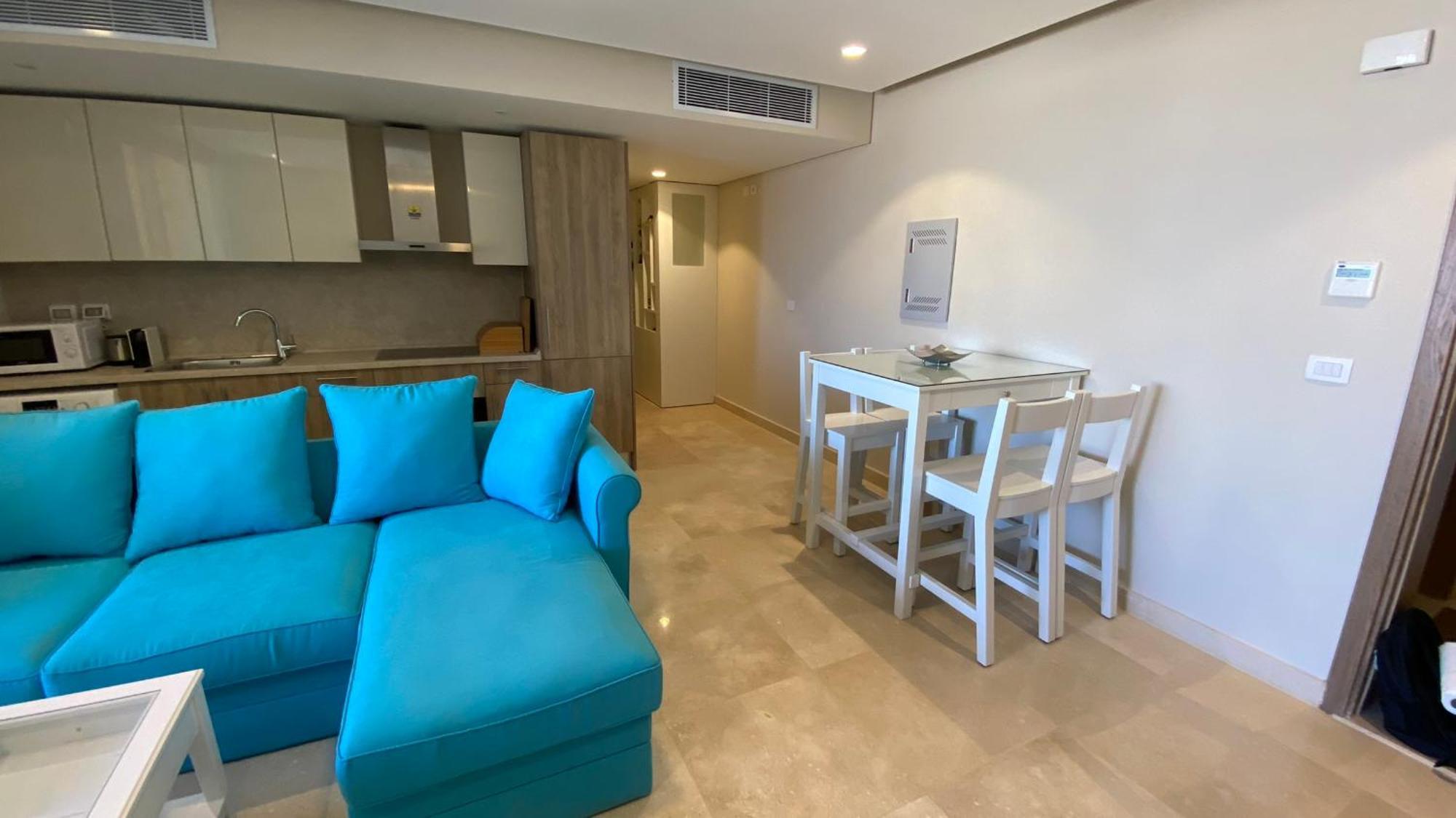 Apartment Modern With Great Pool & Access