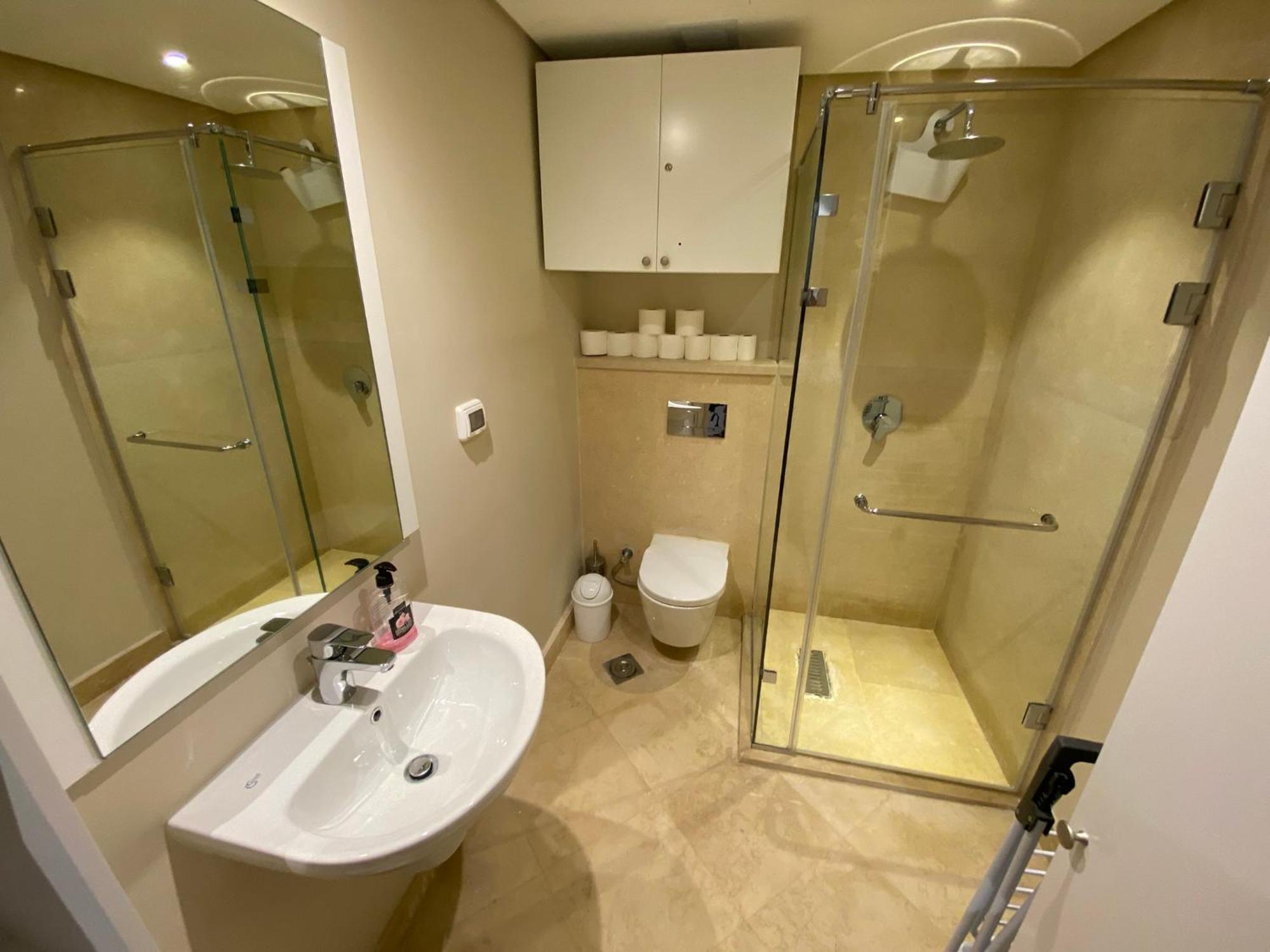 Apartment Modern With Great Pool & Access *