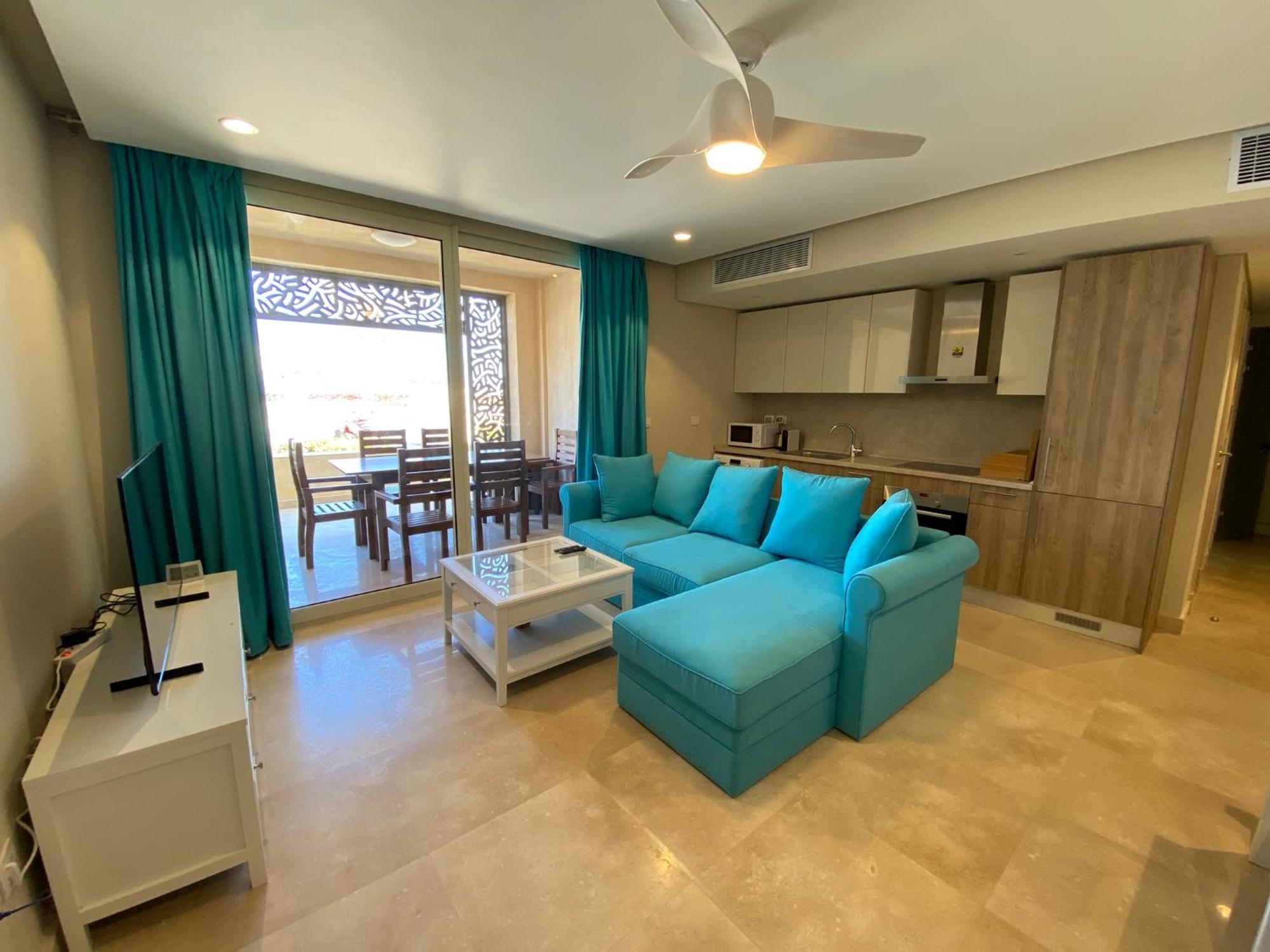 Modern With Great Pool & Access Apartment *