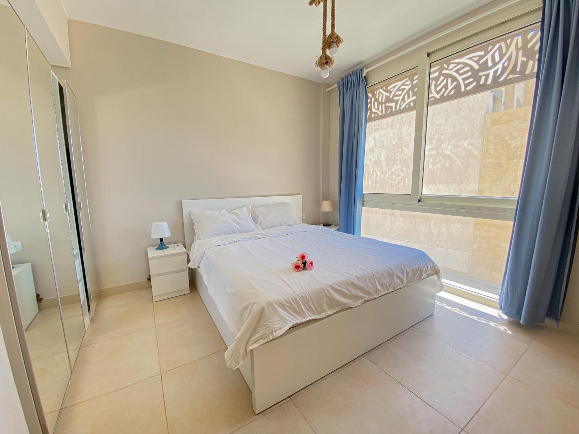 Apartment Modern With Large Pool & Access *