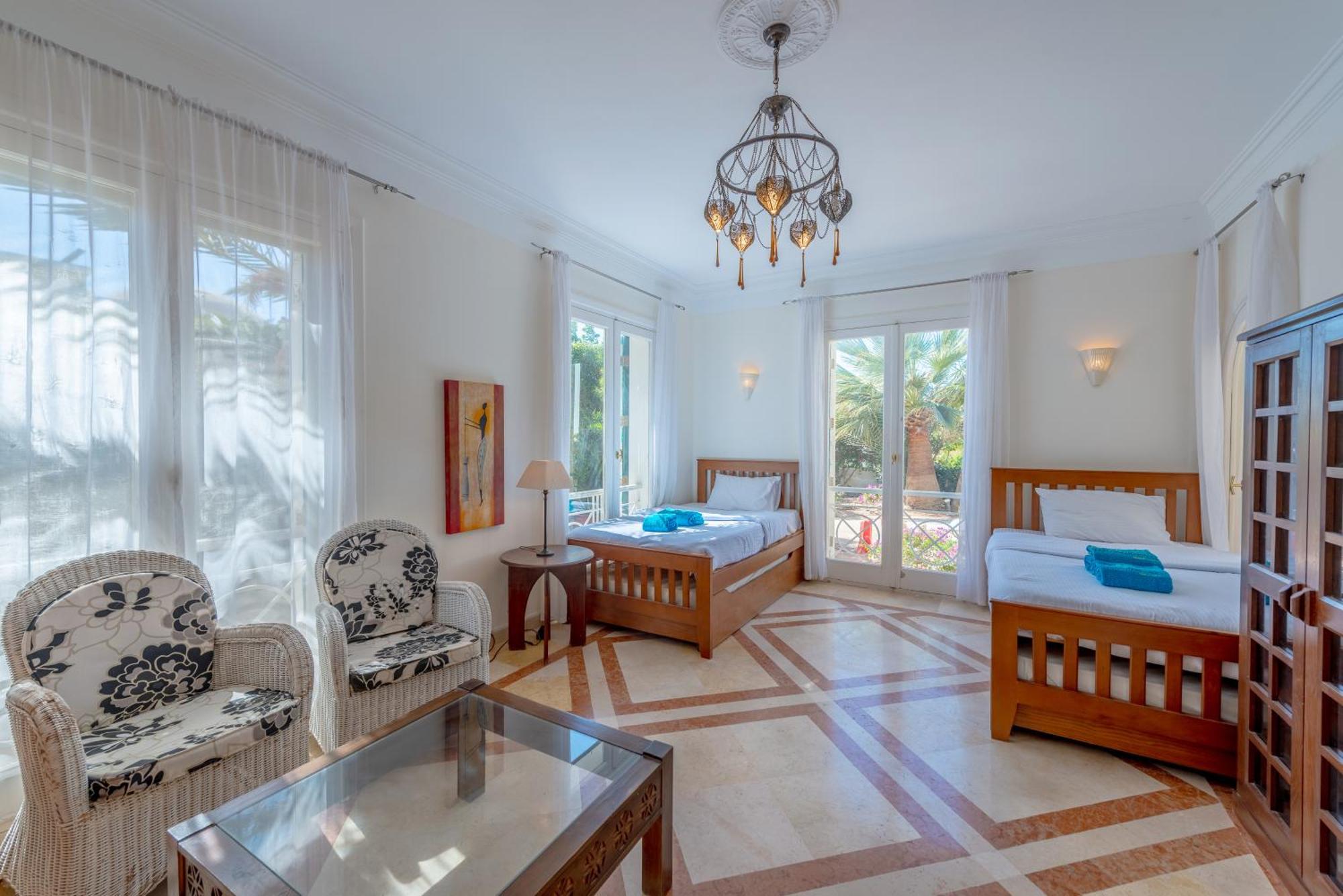 Villa Unique With Pool And Large Terrace