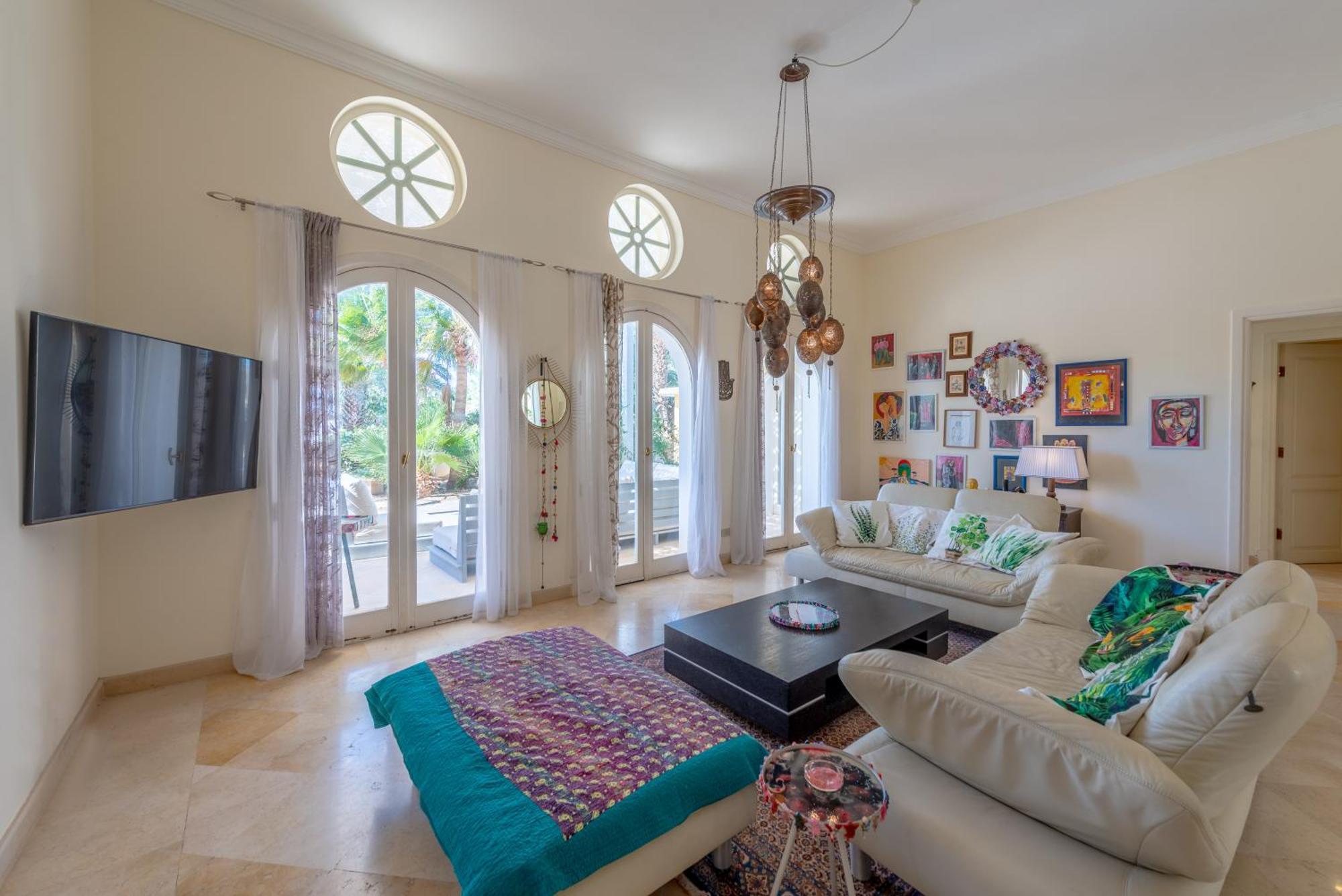Unique With Pool And Large Terrace Villa