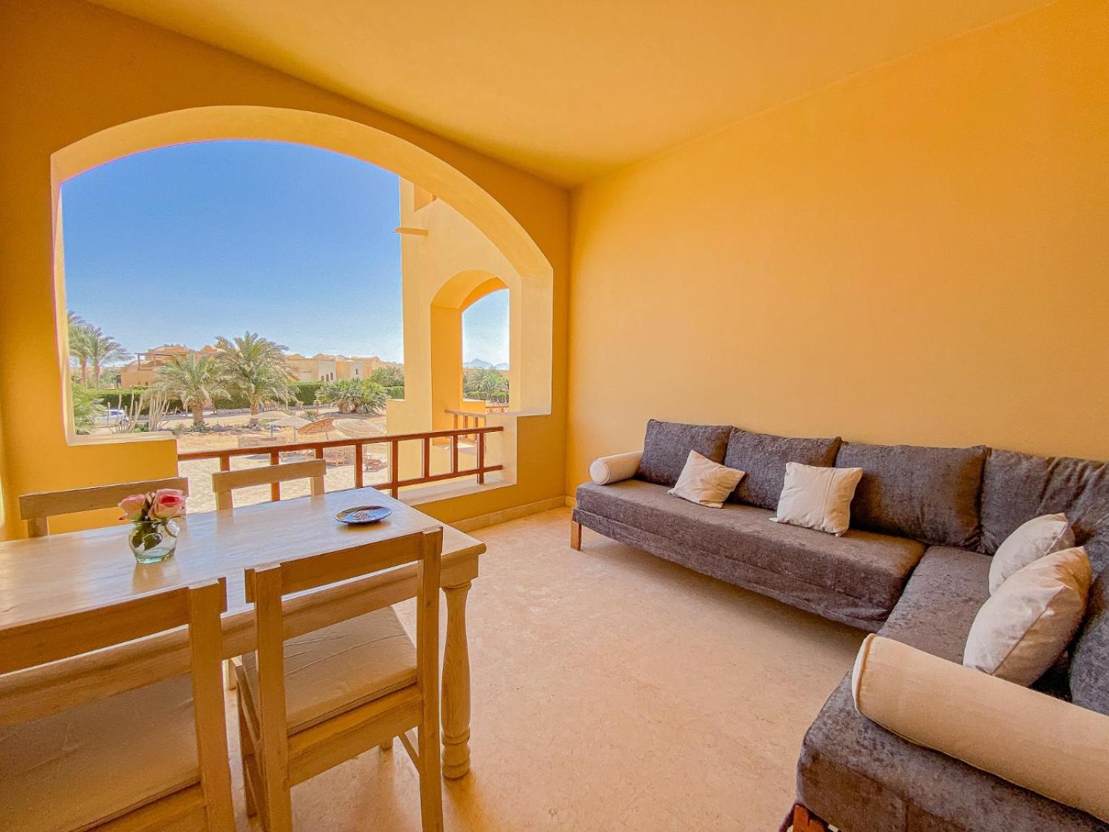Bright With Large Balcony & Lagoon Apartment Hurghada