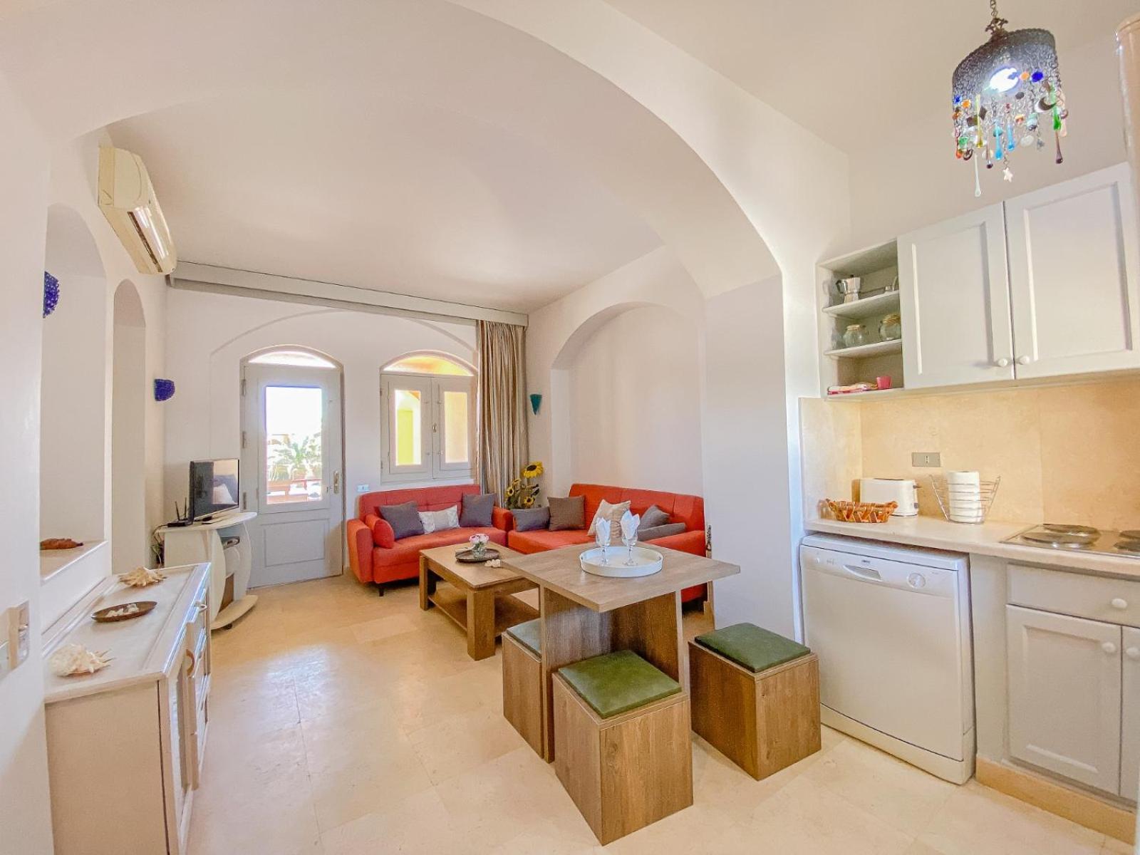 Apartment Bright With Large Balcony & Lagoon Hurghada