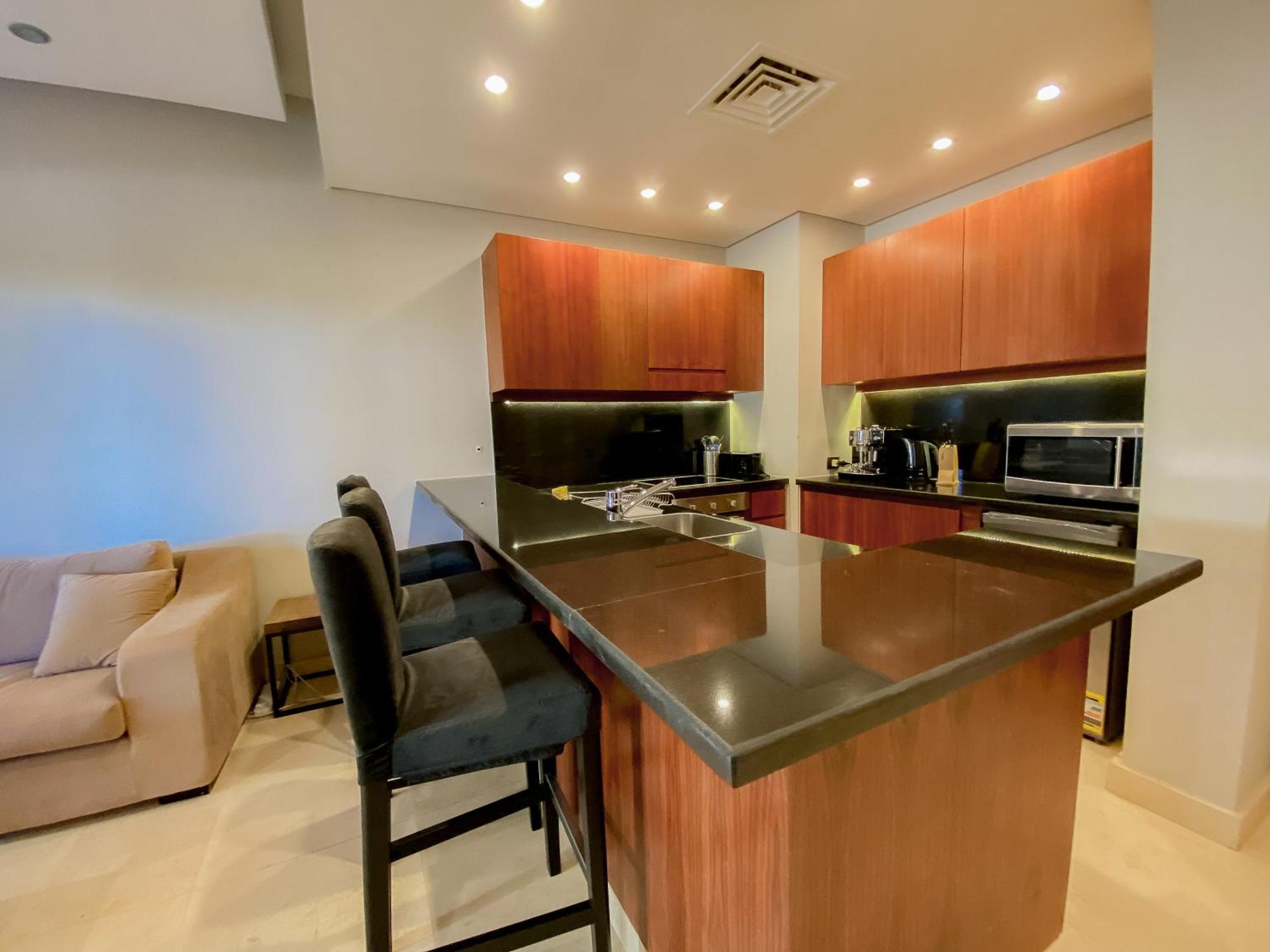 Modern 1 Bedroom In Ancient Sands Apartment *