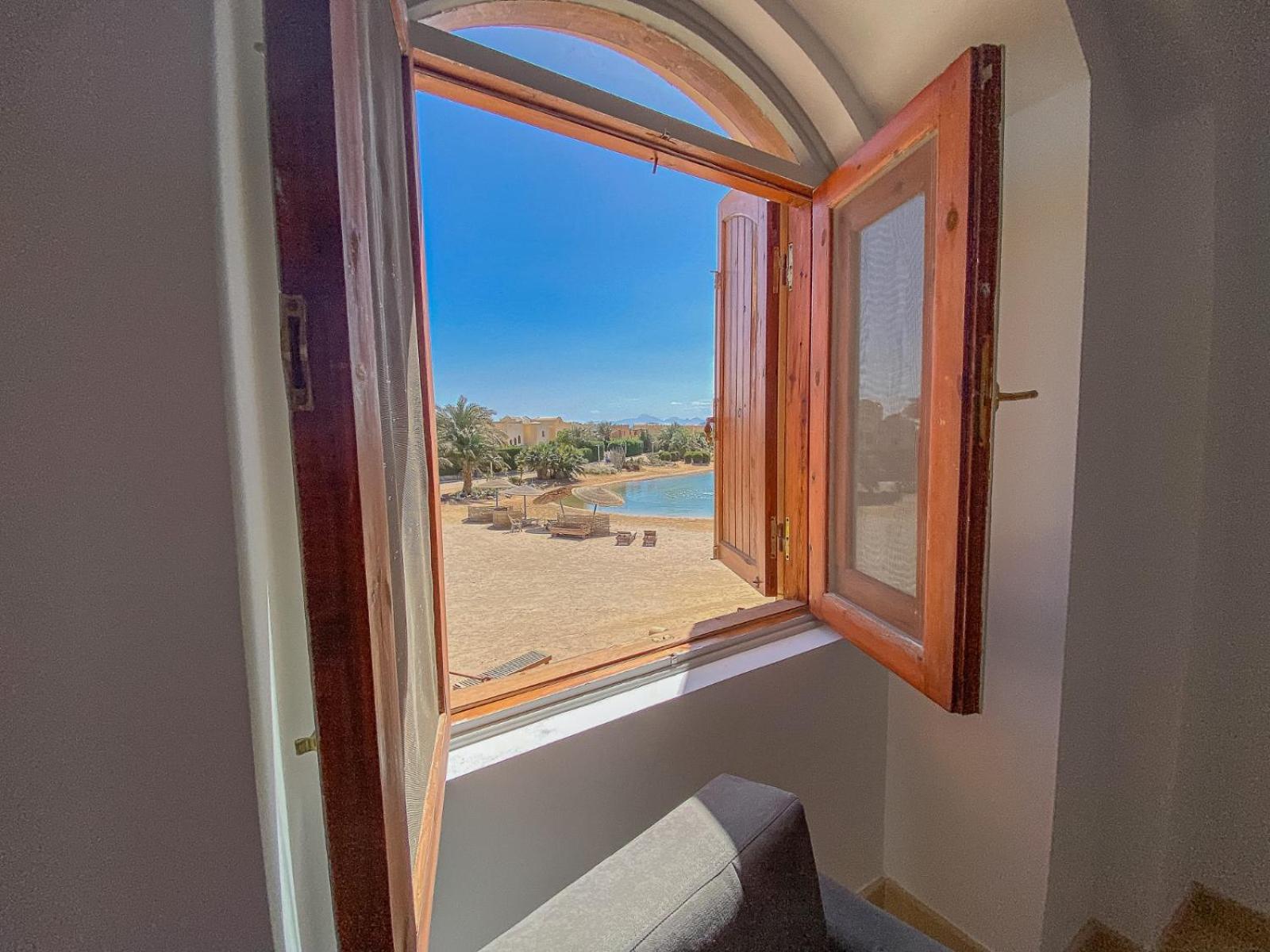 Apartment Bright With Large Balcony & Lagoon Hurghada