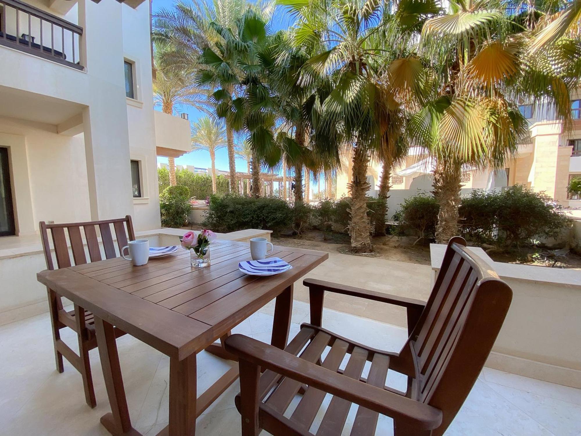 Modern 1 Bedroom In Ancient Sands Apartment