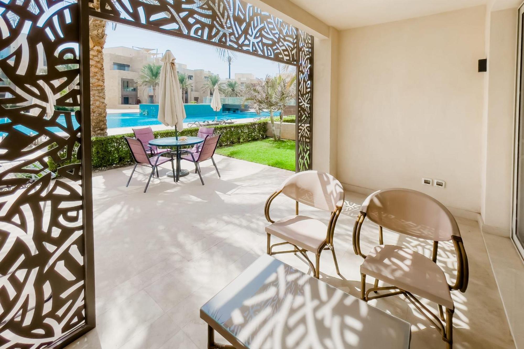 Scenic Pool Front 1 Bdr Mangroovy Free Pool &