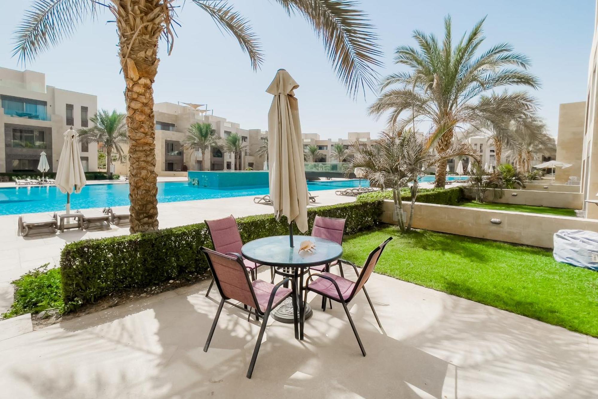 Scenic Pool Front 1 Bdr Mangroovy Free Pool & *