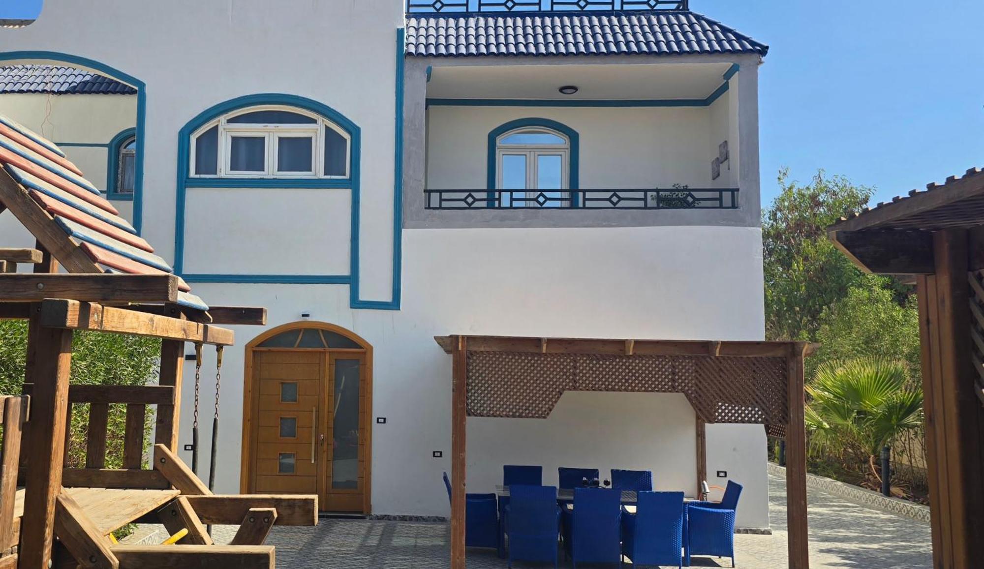 Luxury Royal Blue Family 8pers Private Pool