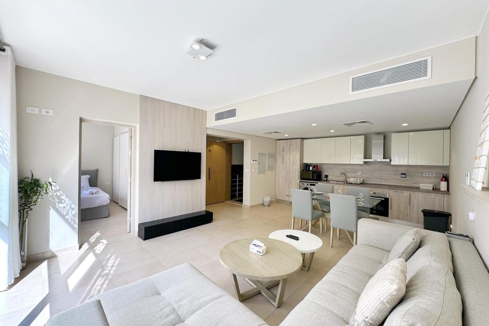 Outright 1bdr Mangroovy Free & Pool Access Apartment *