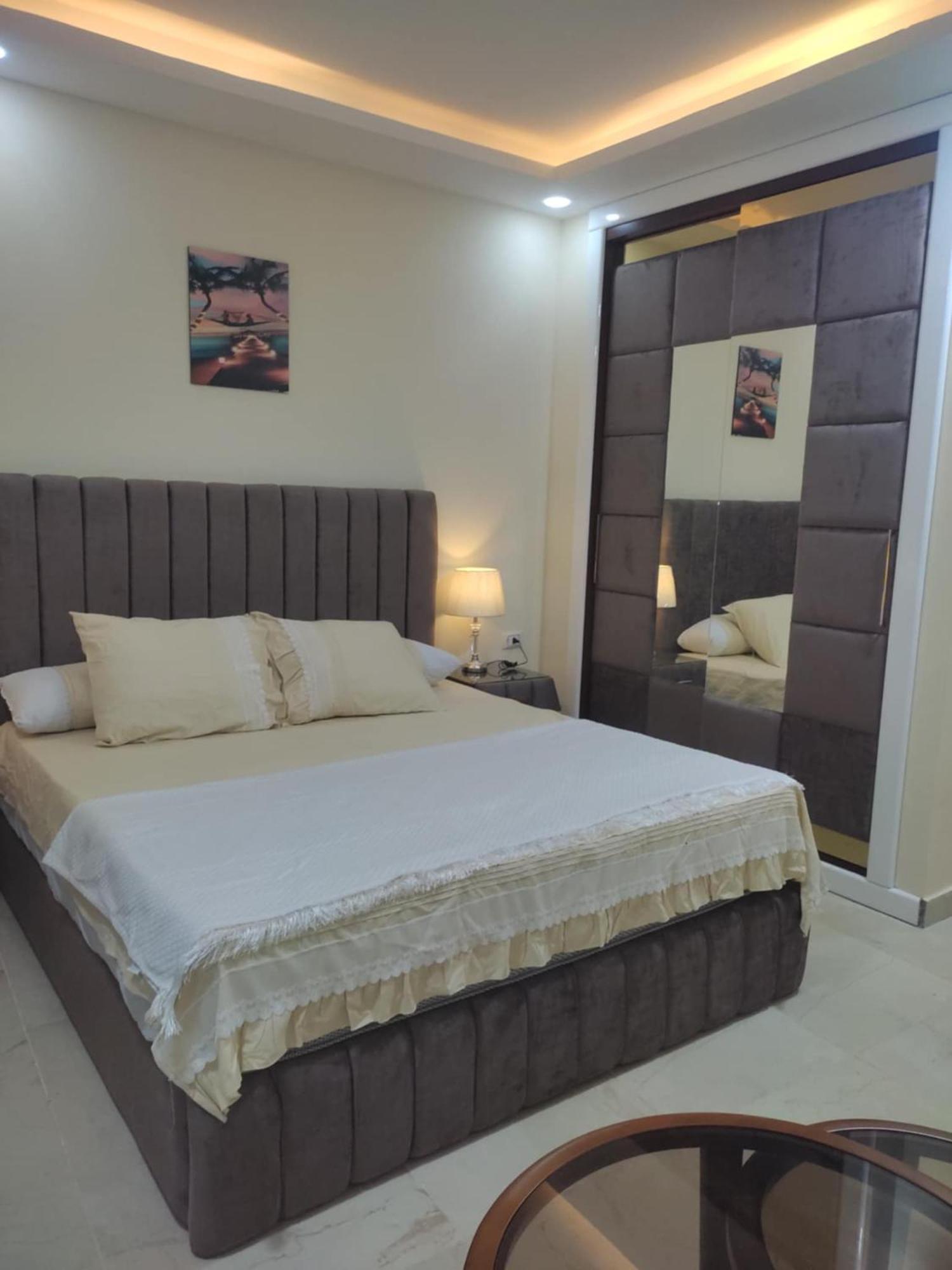 Aparthotel Maison *