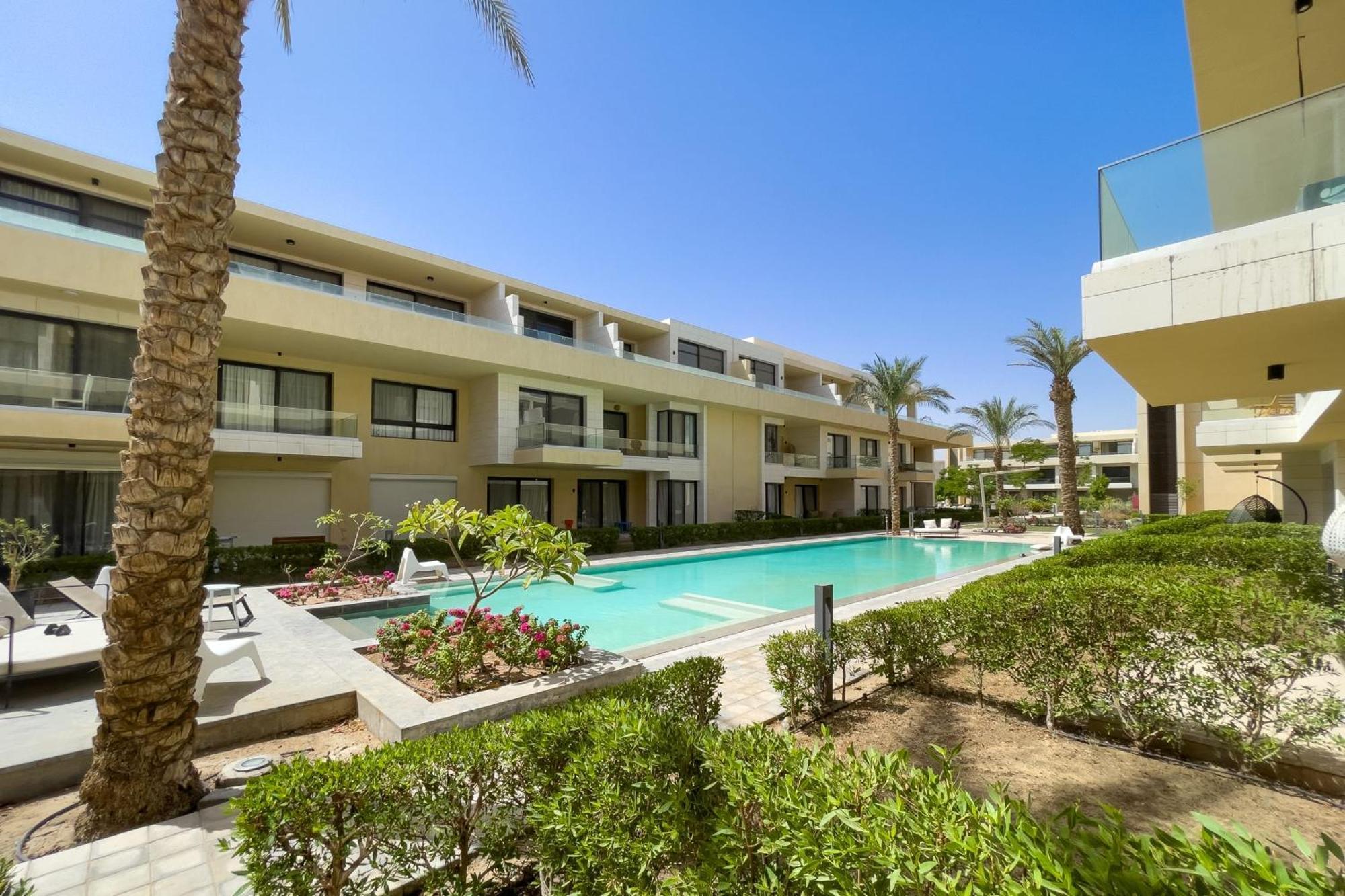 The Poolside Swanky G Cribs Apartment