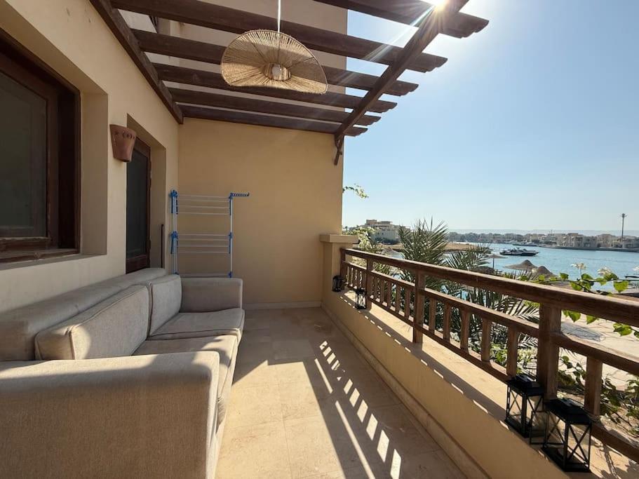 The Charming Beachfront Retreat In Fanadir Apartment *